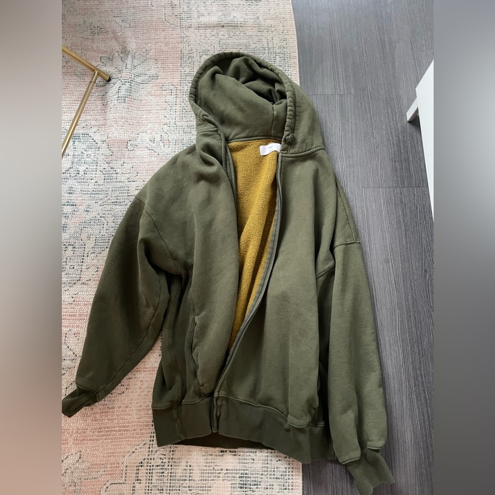 Aritzia zip up